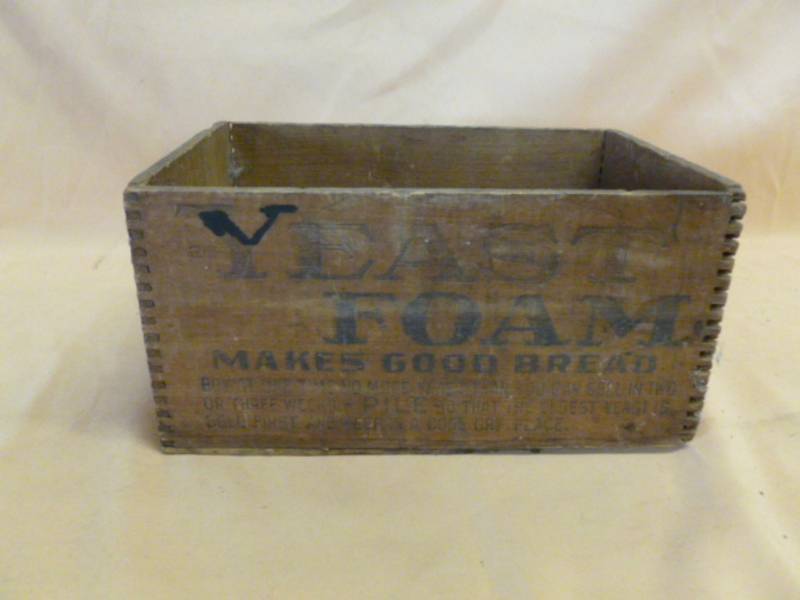 lot 72 image: Vintage Wooden Box