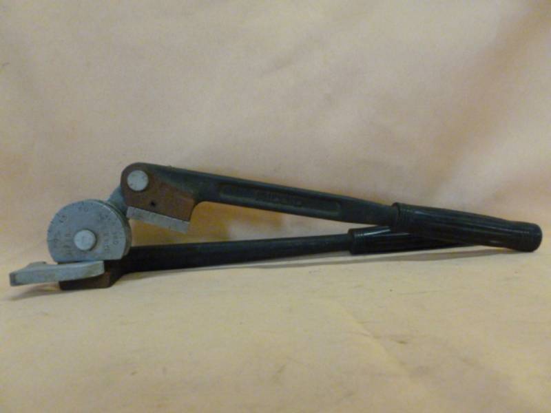 lot 74 image: Specialty Tool