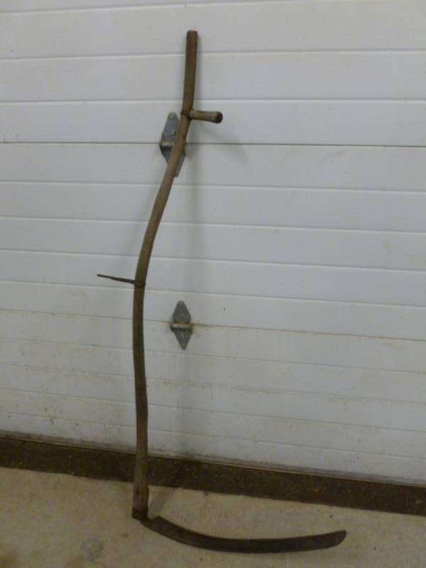 lot 90 image: Antique Scythe