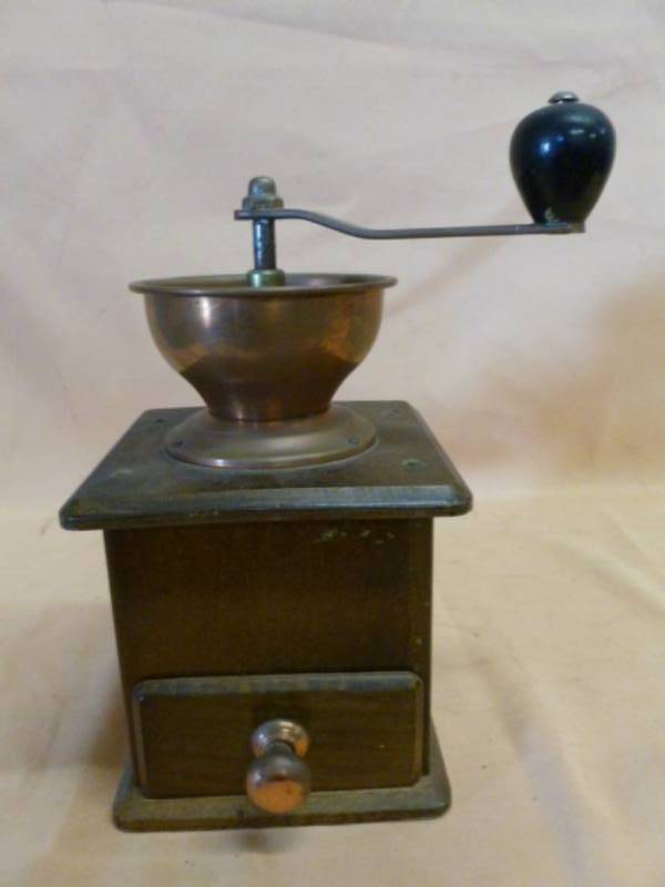 lot 101 image: Vintage Coffee Grinder