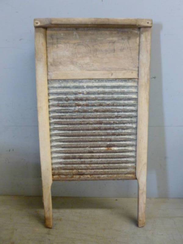 lot 109 image: Vintage Wash Board
