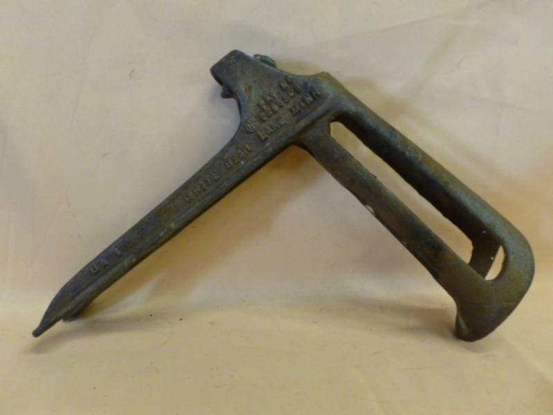 lot 124 image: Vintage Anchor Holder