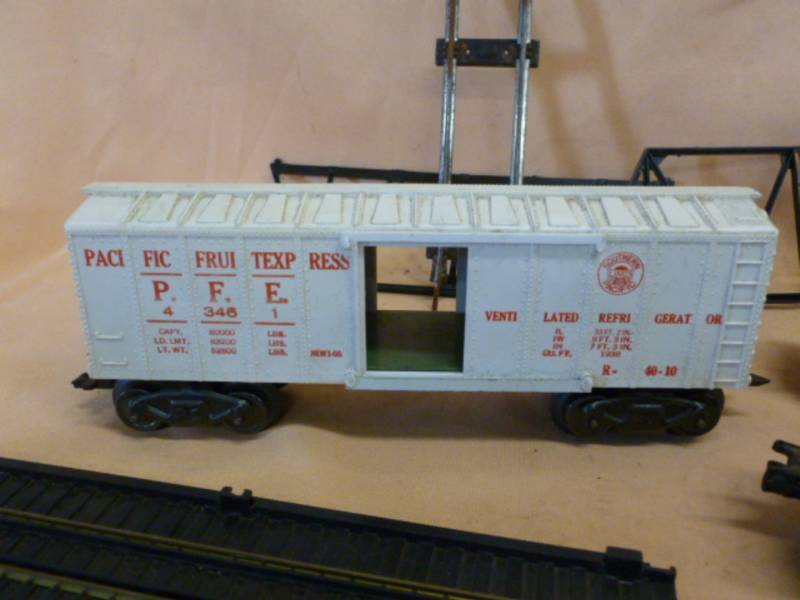 lot 128 image: Vintage Train Cars