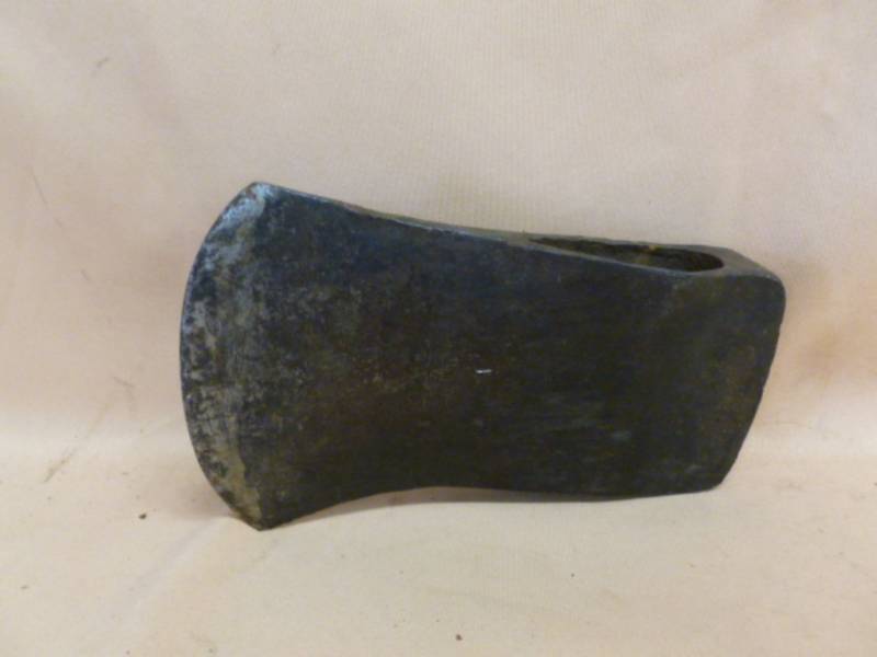 lot 175 image: Vintage Plumb Ax Head