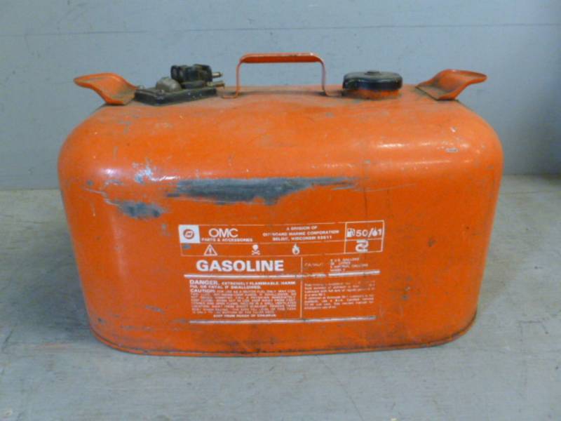 lot 212 image: Boat Gas Tank