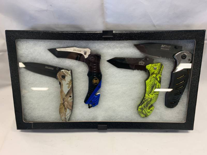 lot 9 image: Knife Collection in Glass Case