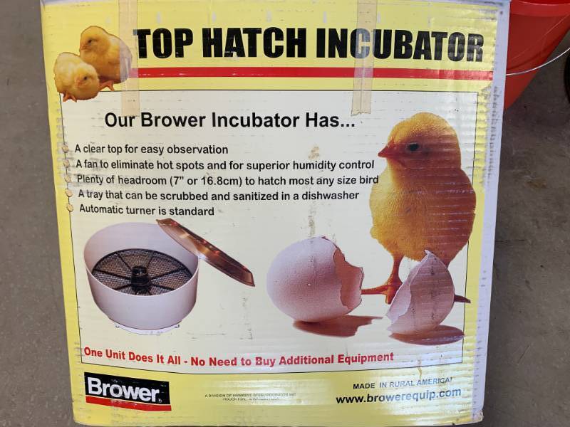 lot 19 image: Brower Top Hatch Incubator