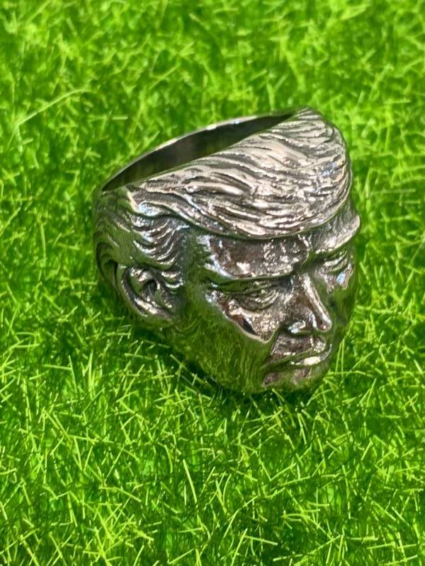 lot 32 image: Donald Trump Ring Size 10