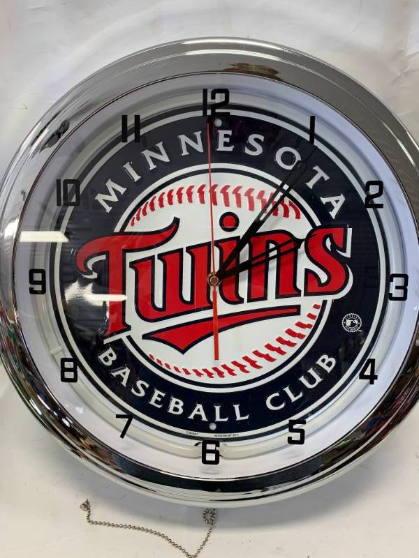 lot 53 image: New $289 Minnesota Twins Neon Light 15