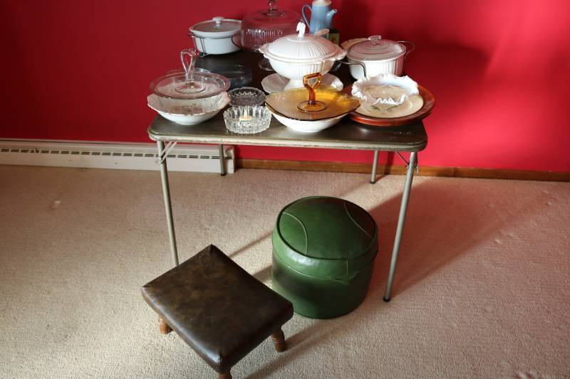 lot 302 image: Card table, glassware, collectibles...