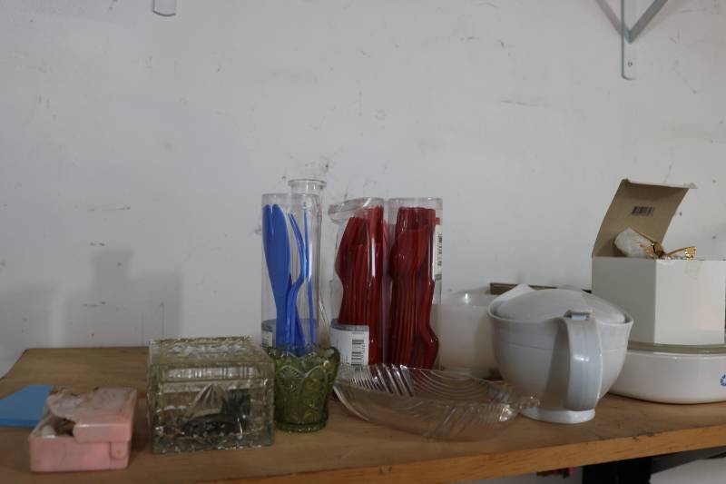 lot 304 image: Large shelf full of collector glass...