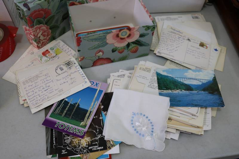 lot 315 image: Box of vintage and foreign post car...