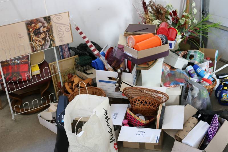 lot 327 image: Large corner lot full of household ...
