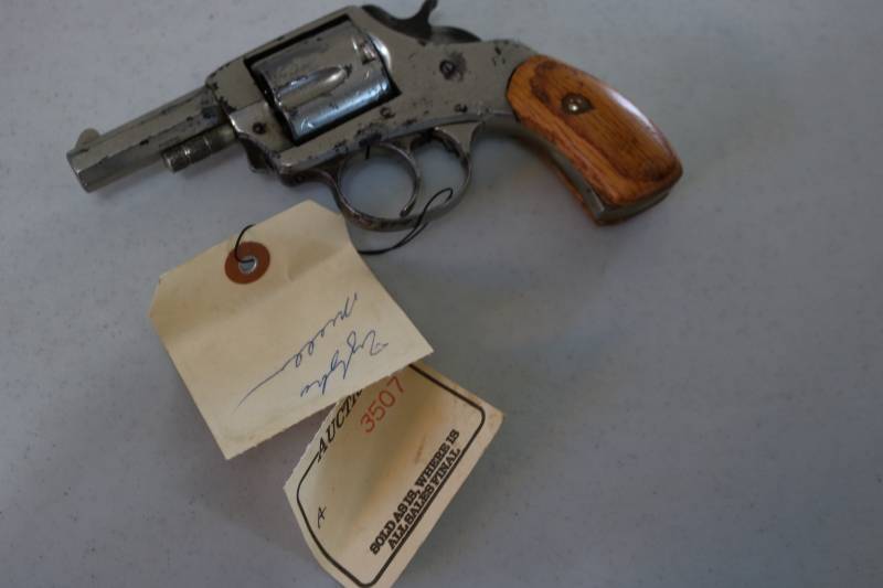lot 338 image: American Bulldog 38 revolver ...