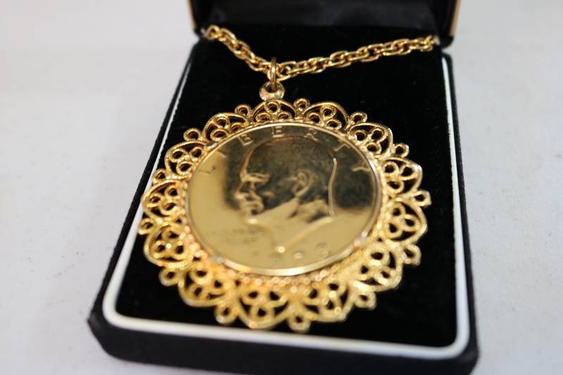 lot 346 image: Gold Plated 1972 D coin on 14 KT. ...