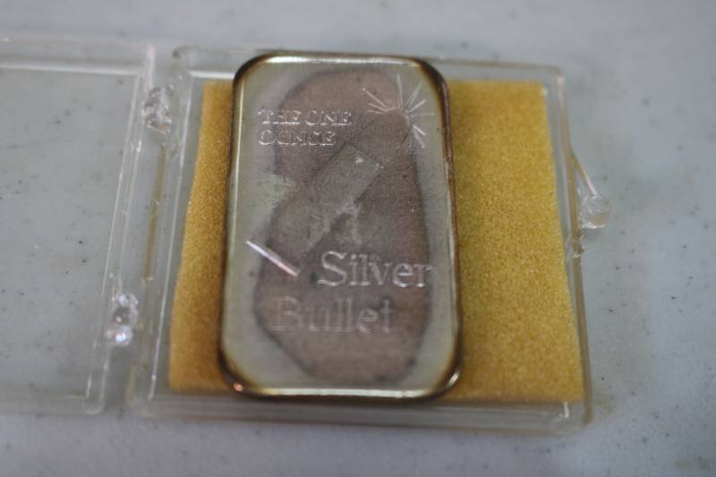 lot 382 image: 1 oz. Bar .999 silver...