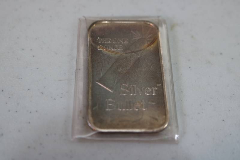 lot 385 image: 1 oz. Bar .999 silver...