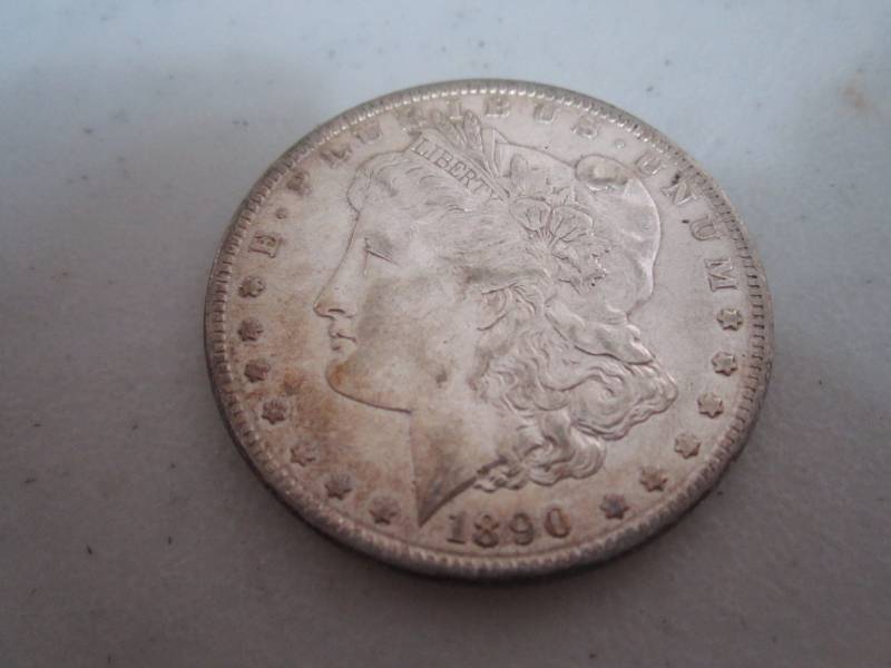 lot 433 image: 1890 Silver dollar...