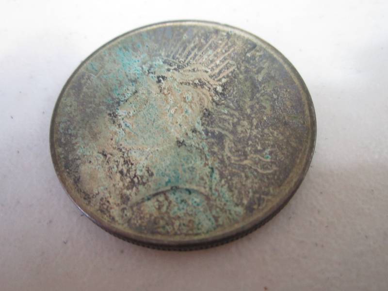lot 461 image: 1922 Dollar...