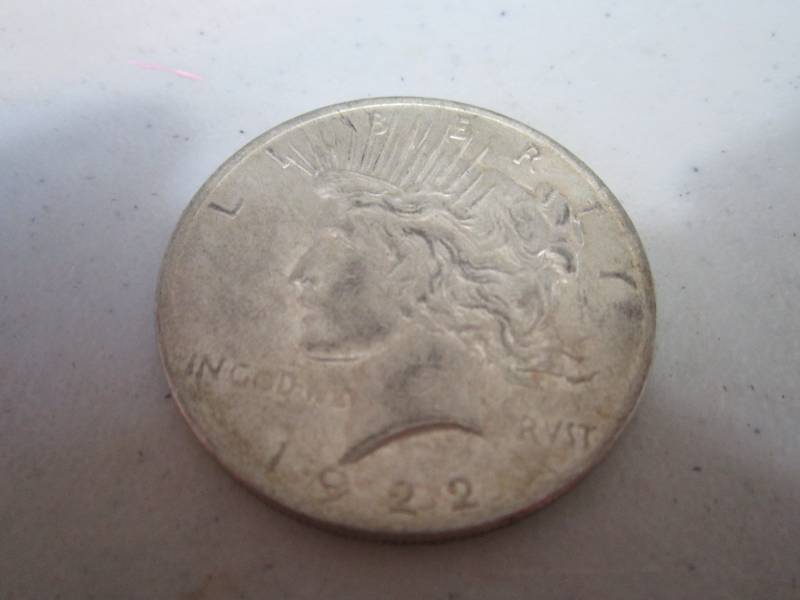 lot 464 image: 1922 Dollar...