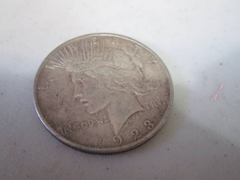 lot 475 image: 1923 S Dollar...