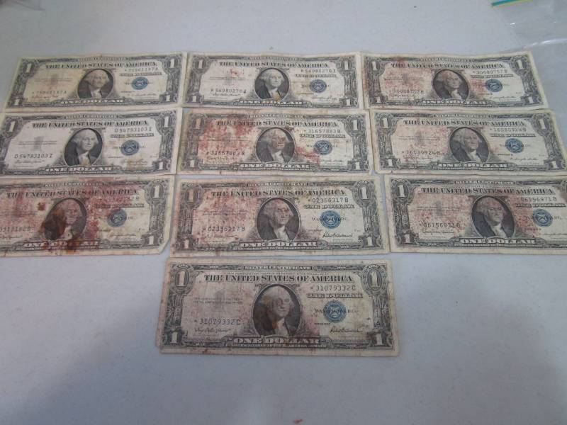 lot 159 image: $1.00 silver certificates...