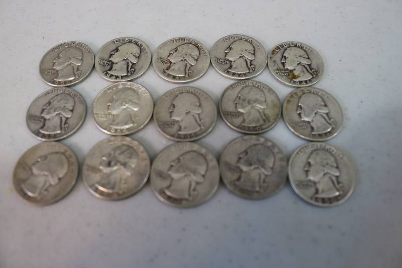 lot 172 image: 15 Older assorted Quarters...
