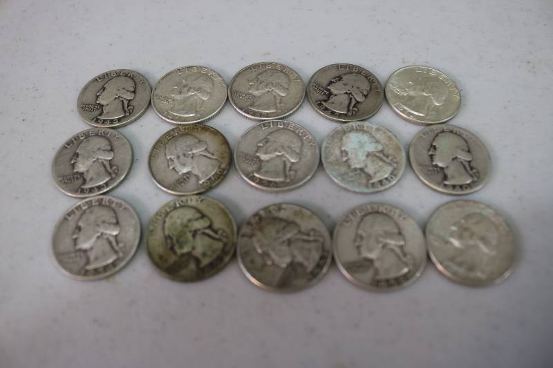 lot 173 image: 15 Older assorted Quarters...