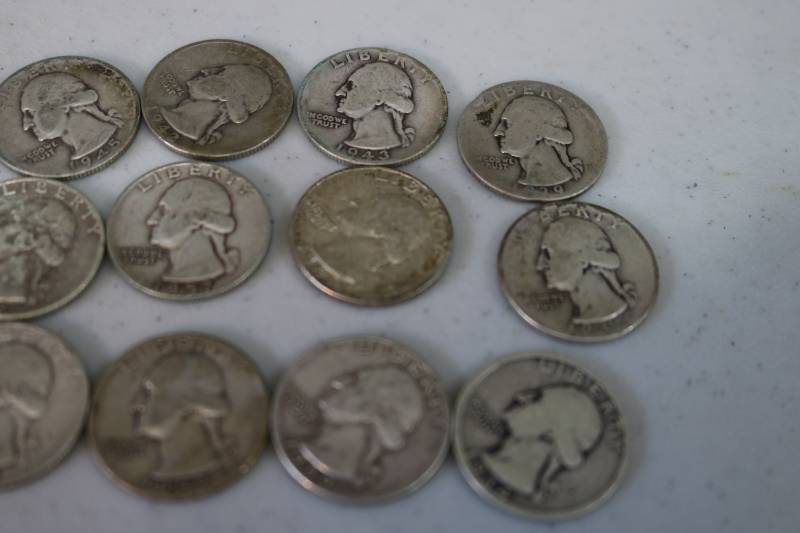 lot 177 image: 15 Older assorted Quarters...