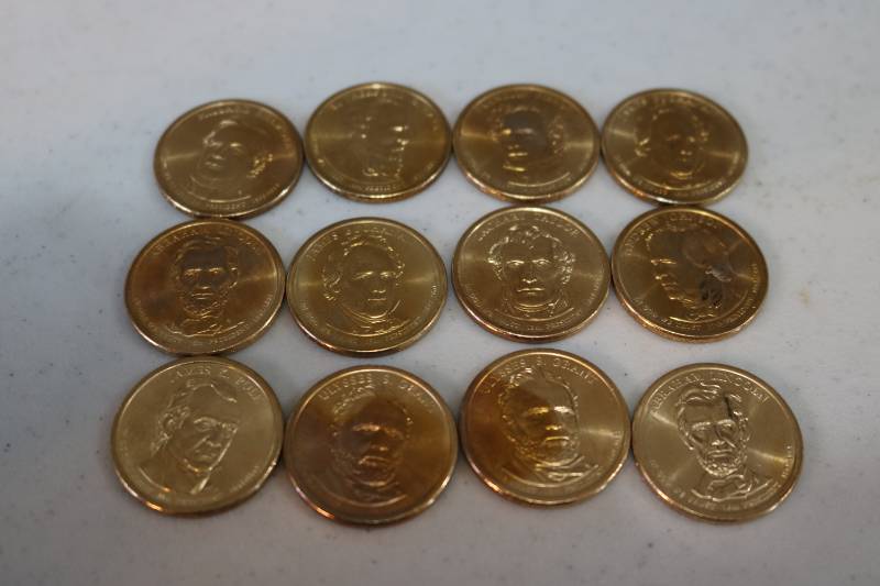 lot 180 image: 12 Golden Dollar coins- uncirculate...