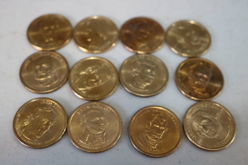lot 183 image: 12 Golden Dollar coins- uncirculate...