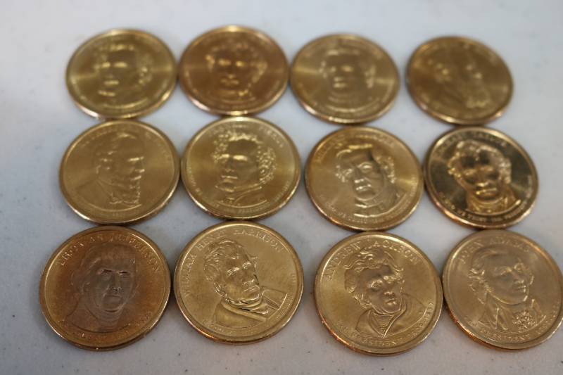 lot 185 image: 12 Golden Dollar coins- uncirculate...