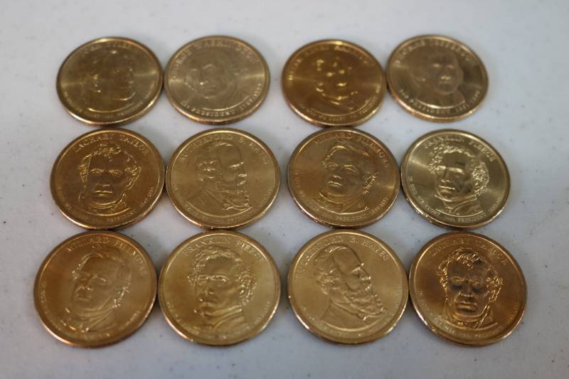 lot 186 image: 12 Golden Dollar coins- uncirculate...
