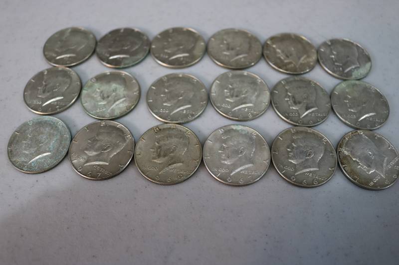 lot 202 image: 1965 - 1969 half dollars...