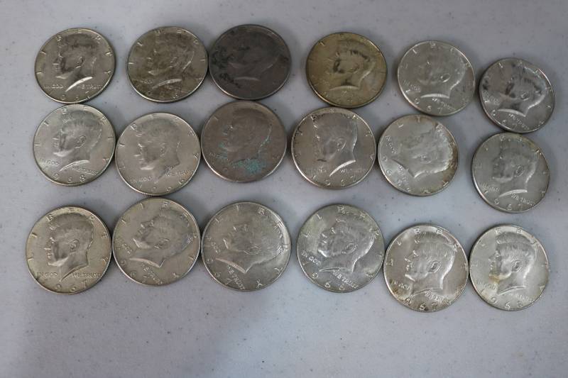 lot 204 image: 1965 - 1969 half dollars...