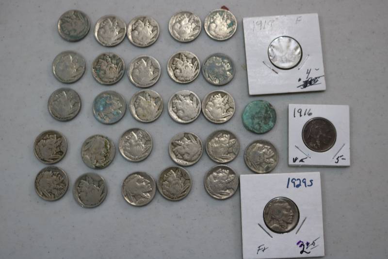 lot 220 image: 27 buffalo nickels and 3 graded buf...