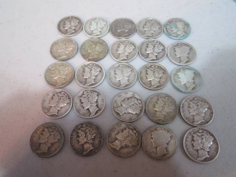 lot 257 image: 25 mercury dimes...