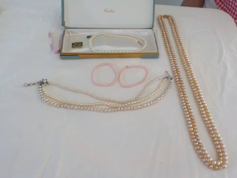 lot 5 image: Faux Pearls...