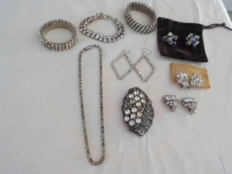 lot 7 image: Rhinestone Jewelry...