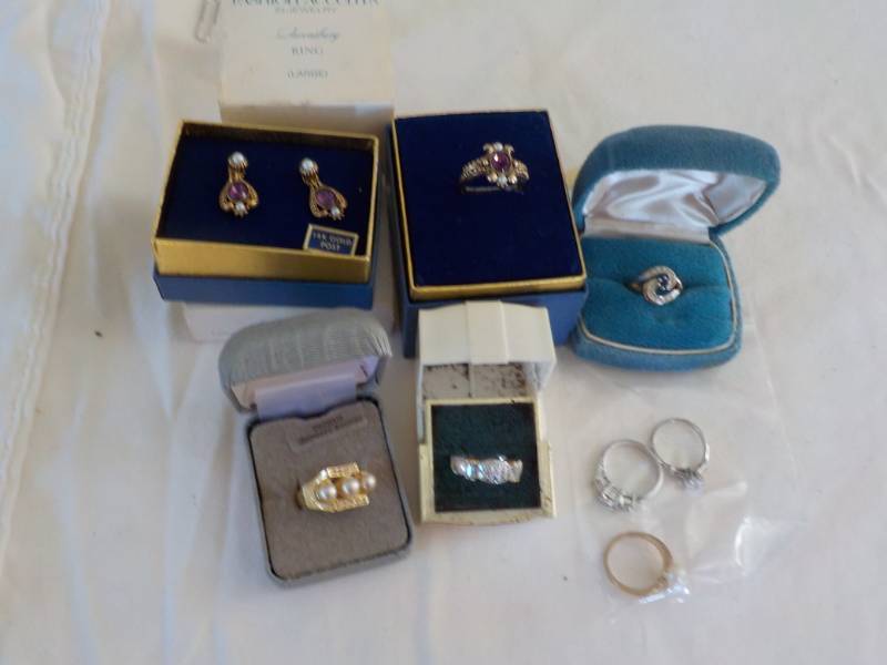 lot 43 image: 18 karat Gold, Avon and Costume Rin...