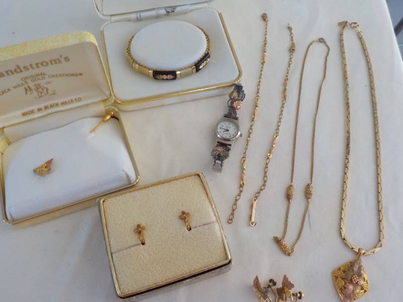 lot 46 image: Black Hills Gold Jewelry...