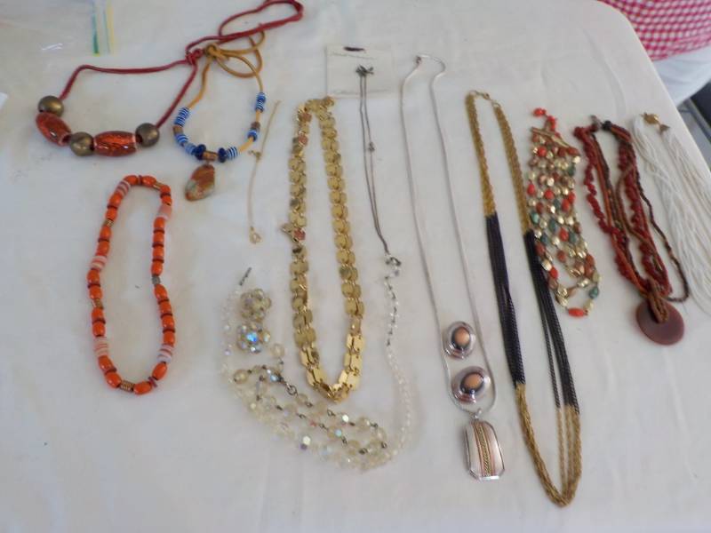 lot 58 image: Jewelry...