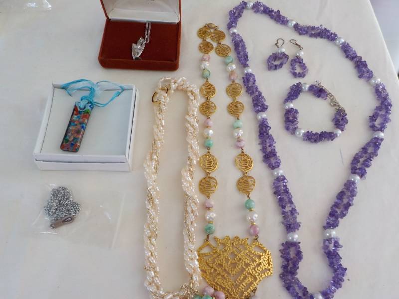 lot 62 image: Arrowhead Necklace and more sets...