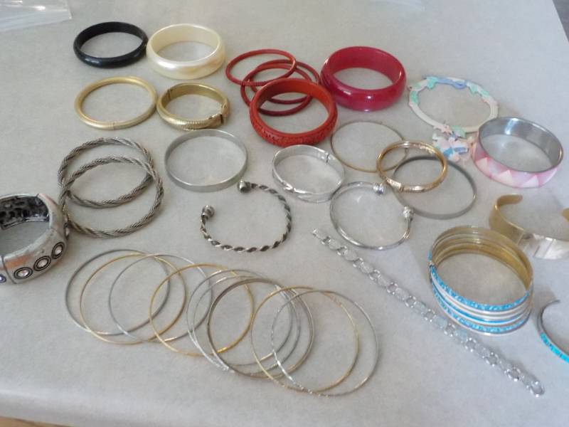 lot 73 image: Bracelets...