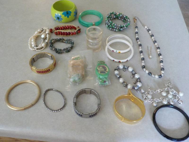 lot 74 image: Toe Rings, Bracelets, and Necklace...