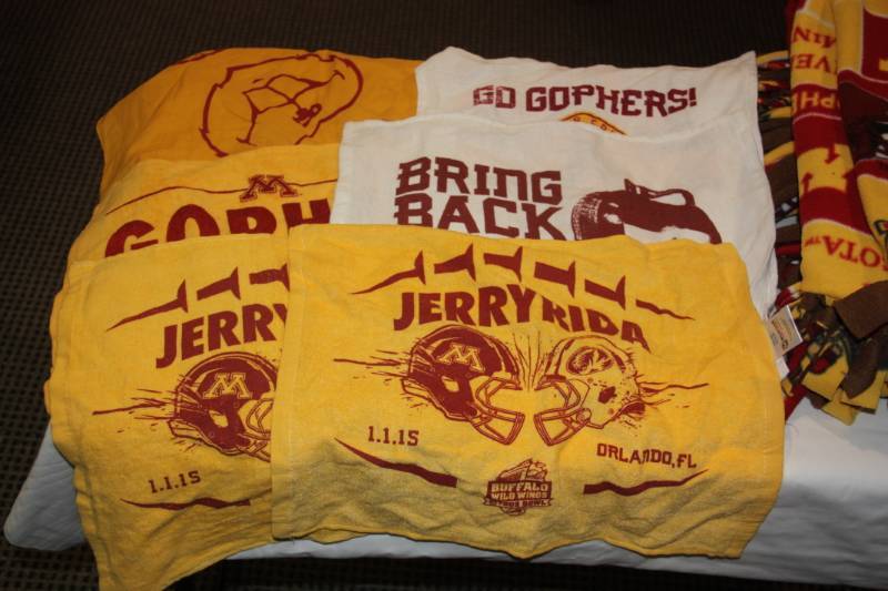 lot 2 image: Minnesota Gophers 17 Item Resale Lot