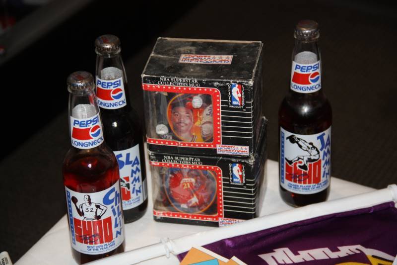 lot 5 image: Basketball Collectibles Resale Lot  32 Items
