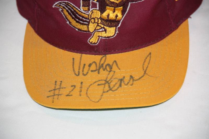lot 18 image: Lot of 2 Minnesota Gophers Hats with Chris Darkins Voshon Lenard Auto