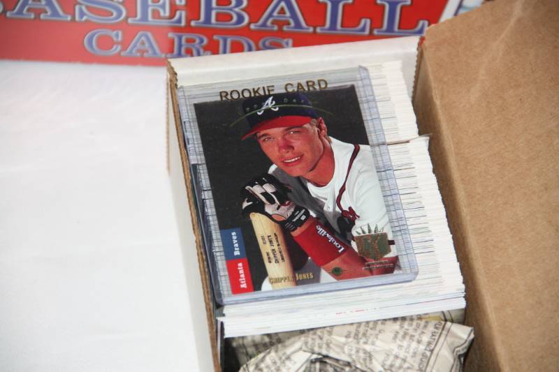 lot 19 image: Baseball Card Set Lot  2 Sets 1 Partial
