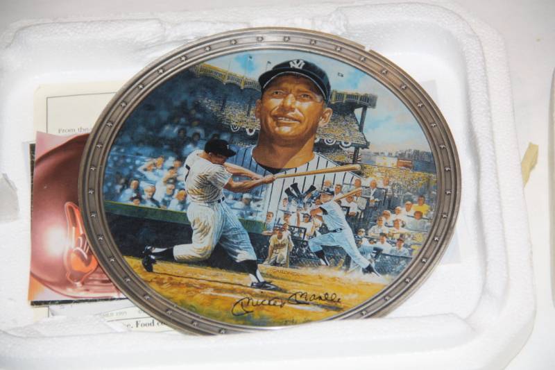 lot 22 image: Michael Jordan and Mickey Mantle Bradford Exchange Lot  2 Plates